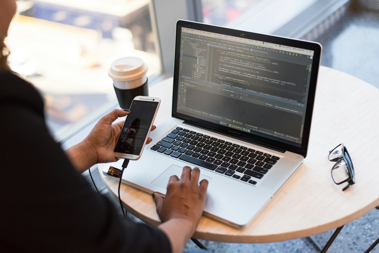Mac SMTP Nodes vs APIs Automatisierung 2026